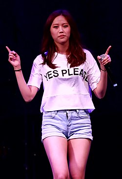 https://upload.wikimedia.org/wikipedia/commons/thumb/c/c4/150521_%EC%9C%A1%EC%A7%80%EB%8B%B4_-_%EC%96%BC%EB%A0%88%EB%A6%AC%28Ulleri%29_%ED%99%8D%EC%9D%B5%EB%8C%80%ED%95%99%EA%B5%90_%EA%B3%B5%EA%B0%9C%EB%B0%A9%EC%86%A1_%EC%A7%81%EC%BA%A0_0m_1s.jpg/250px-150521_%EC%9C%A1%EC%A7%80%EB%8B%B4_-_%EC%96%BC%EB%A0%88%EB%A6%AC%28Ulleri%29_%ED%99%8D%EC%9D%B5%EB%8C%80%ED%95%99%EA%B5%90_%EA%B3%B5%EA%B0%9C%EB%B0%A9%EC%86%A1_%EC%A7%81%EC%BA%A0_0m_1s.jpg