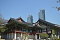 https://upload.wikimedia.org/wikipedia/commons/thumb/c/c7/Bongeun_Temple%2C_Seoul.2.jpg/120px-Bongeun_Temple%2C_Seoul.2.jpg