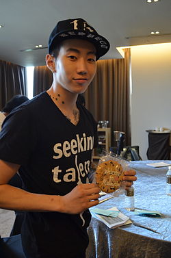 https://upload.wikimedia.org/wikipedia/commons/thumb/c/c9/Jay_Park_holding_a_cookie_from_Jay_Park_Network.jpeg/250px-Jay_Park_holding_a_cookie_from_Jay_Park_Network.jpeg