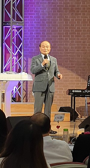 https://upload.wikimedia.org/wikipedia/commons/thumb/c/cd/Oh_Myeong%2C_Former_Deputy_Prime_Minister.jpg/300px-Oh_Myeong%2C_Former_Deputy_Prime_Minister.jpg