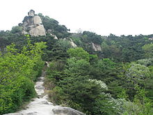 https://upload.wikimedia.org/wikipedia/commons/thumb/c/cf/Korea-Seoul-Inwangsan-01.jpg/220px-Korea-Seoul-Inwangsan-01.jpg