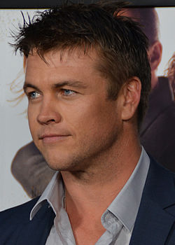 https://upload.wikimedia.org/wikipedia/commons/thumb/d/d1/Luke_Hemsworth_Premiere_of_Kill_Me_Three_Times_%28cropped%29.jpg/250px-Luke_Hemsworth_Premiere_of_Kill_Me_Three_Times_%28cropped%29.jpg