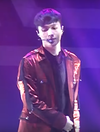 https://upload.wikimedia.org/wikipedia/commons/thumb/d/d3/Lay_Zhang_at_the_Exo_Planet_3_%E2%80%93_The_Exo%27rdium_in_Bangkok%2C_September_2016_01.png/100px-Lay_Zhang_at_the_Exo_Planet_3_%E2%80%93_The_Exo%27rdium_in_Bangkok%2C_September_2016_01.png