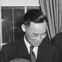 https://upload.wikimedia.org/wikipedia/commons/thumb/d/d4/John_Myun_Chang_1951.png/200px-John_Myun_Chang_1951.png