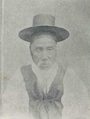 https://upload.wikimedia.org/wikipedia/commons/thumb/d/d5/Kim_Yeong-cheol_Portrait.jpg/300px-Kim_Yeong-cheol_Portrait.jpg