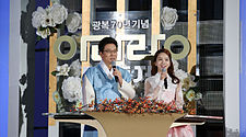 https://upload.wikimedia.org/wikipedia/commons/thumb/d/d8/Arirang_Festival_Shin_Dong-Ho_and_Song_So-Hee.jpg/225px-Arirang_Festival_Shin_Dong-Ho_and_Song_So-Hee.jpg