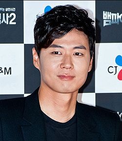 https://upload.wikimedia.org/wikipedia/commons/thumb/d/d9/Yeon_Jeong-hun_from_acrofan_-_cropped_01.jpg/250px-Yeon_Jeong-hun_from_acrofan_-_cropped_01.jpg