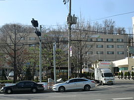 https://upload.wikimedia.org/wikipedia/commons/thumb/d/db/Sujeong-gu_office.JPG/270px-Sujeong-gu_office.JPG