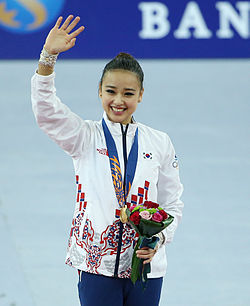https://upload.wikimedia.org/wikipedia/commons/thumb/d/dd/Son-Yeon-Jae-Golden_Medal.jpg/250px-Son-Yeon-Jae-Golden_Medal.jpg