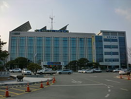 https://upload.wikimedia.org/wikipedia/commons/thumb/d/df/Seongju-gun_office.JPG/270px-Seongju-gun_office.JPG