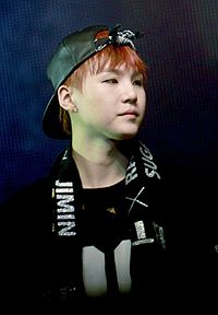 https://upload.wikimedia.org/wikipedia/commons/thumb/e/e3/Suga_performing_at_the_TRB_in_Seoul%2C_in_October_2014_01.jpg/200px-Suga_performing_at_the_TRB_in_Seoul%2C_in_October_2014_01.jpg