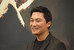 https://upload.wikimedia.org/wikipedia/commons/thumb/e/ea/Jo_Jae-yoon.2019.jpg/250px-Jo_Jae-yoon.2019.jpg