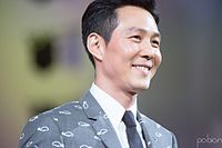 https://upload.wikimedia.org/wikipedia/commons/thumb/e/ea/Lee_Jeong-jae.jpg/200px-Lee_Jeong-jae.jpg