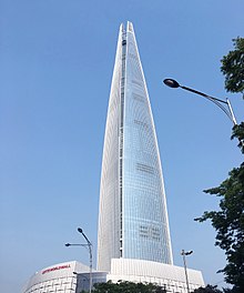 https://upload.wikimedia.org/wikipedia/commons/thumb/e/ec/Lotte_World_Tower_%28April_30_2017%29.jpg/220px-Lotte_World_Tower_%28April_30_2017%29.jpg