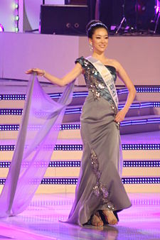 https://upload.wikimedia.org/wikipedia/commons/thumb/e/ec/Miss_Korea_2010_%2833%29.jpg/225px-Miss_Korea_2010_%2833%29.jpg