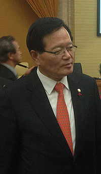 https://upload.wikimedia.org/wikipedia/commons/thumb/f/f0/Chung_Ui-Hua_2014_in_CFAU.jpg/200px-Chung_Ui-Hua_2014_in_CFAU.jpg