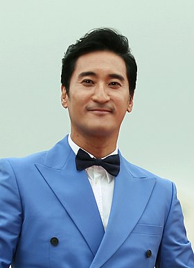https://upload.wikimedia.org/wikipedia/commons/thumb/f/f5/Actor_Shin_Hyun-joon_at_the_Pifan_opening_ceremony_on_July_17%2C_2014.jpg/280px-Actor_Shin_Hyun-joon_at_the_Pifan_opening_ceremony_on_July_17%2C_2014.jpg