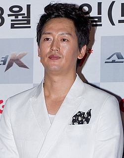https://upload.wikimedia.org/wikipedia/commons/thumb/f/f7/Kim_Jung-tae_%28actor%29_from_acrofan.jpg/250px-Kim_Jung-tae_%28actor%29_from_acrofan.jpg