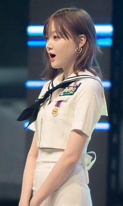 https://upload.wikimedia.org/wikipedia/commons/thumb/f/f8/160908_%EC%88%9C%EC%B2%9C%ED%96%A5%EB%8C%80%ED%95%99%EA%B5%90_%EC%B6%95%EC%A0%9C_-_%EB%82%98%EC%9D%B8%EB%AE%A4%EC%A7%80%EC%8A%A4A_04.jpg/250px-160908_%EC%88%9C%EC%B2%9C%ED%96%A5%EB%8C%80%ED%95%99%EA%B5%90_%EC%B6%95%EC%A0%9C_-_%EB%82%98%EC%9D%B8%EB%AE%A4%EC%A7%80%EC%8A%A4A_04.jpg