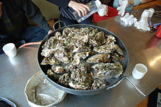 https://upload.wikimedia.org/wikipedia/commons/thumb/f/fb/Geoje_Food_OysterCuisine.jpg/230px-Geoje_Food_OysterCuisine.jpg