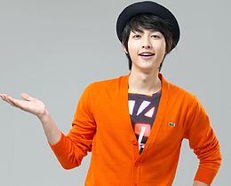 https://upload.wikimedia.org/wikipedia/commons/thumb/f/fd/Song_Joong-ki_21.jpg/260px-Song_Joong-ki_21.jpg