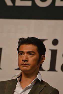 https://upload.wikimedia.org/wikipedia/ko/thumb/1/1f/Takeshi_Kaneshiro.BIFF.2011.jpg/250px-Takeshi_Kaneshiro.BIFF.2011.jpg