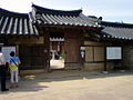 https://upload.wikimedia.org/wikipedia/ko/thumb/4/41/Gyeongju_Gyo-dong_Choessigotaek.jpg/120px-Gyeongju_Gyo-dong_Choessigotaek.jpg