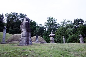 https://upload.wikimedia.org/wikipedia/ko/thumb/6/62/Deokheungdaewongun_Tomb.jpg/300px-Deokheungdaewongun_Tomb.jpg