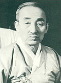 https://upload.wikimedia.org/wikipedia/ko/thumb/6/66/Kimbyungro_portrait.jpg/120px-Kimbyungro_portrait.jpg