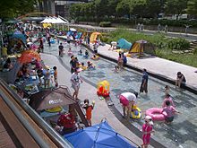 https://upload.wikimedia.org/wikipedia/ko/thumb/e/ed/Seongnaechun_pool.jpg/220px-Seongnaechun_pool.jpg